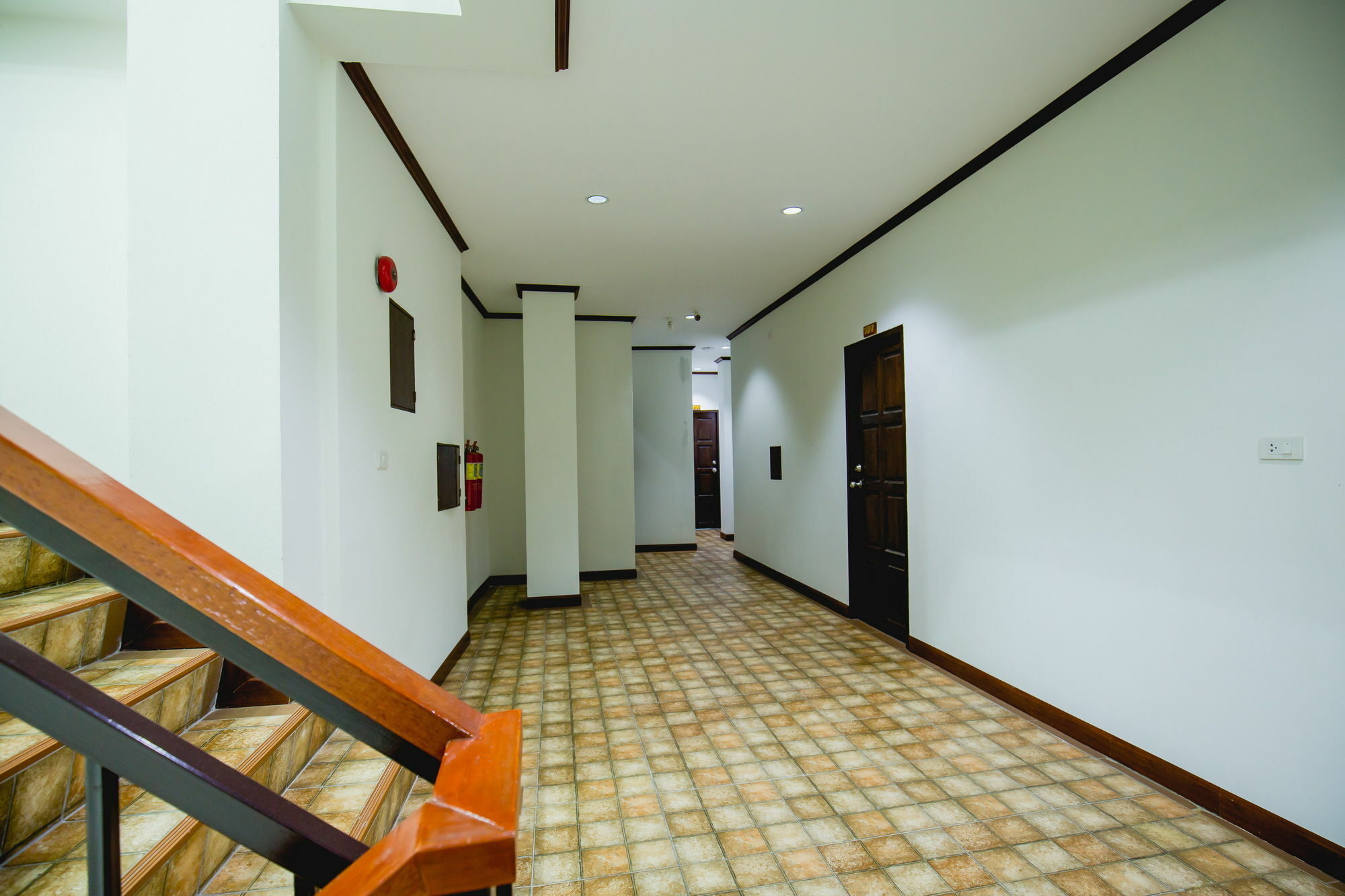 Chusri Hotel Patong Extérieur photo