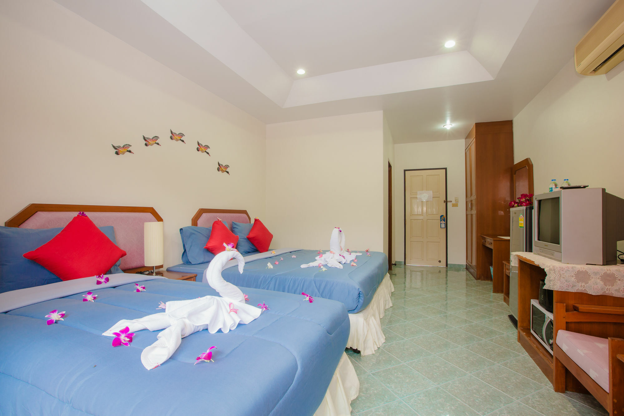 Chusri Hotel Patong Extérieur photo