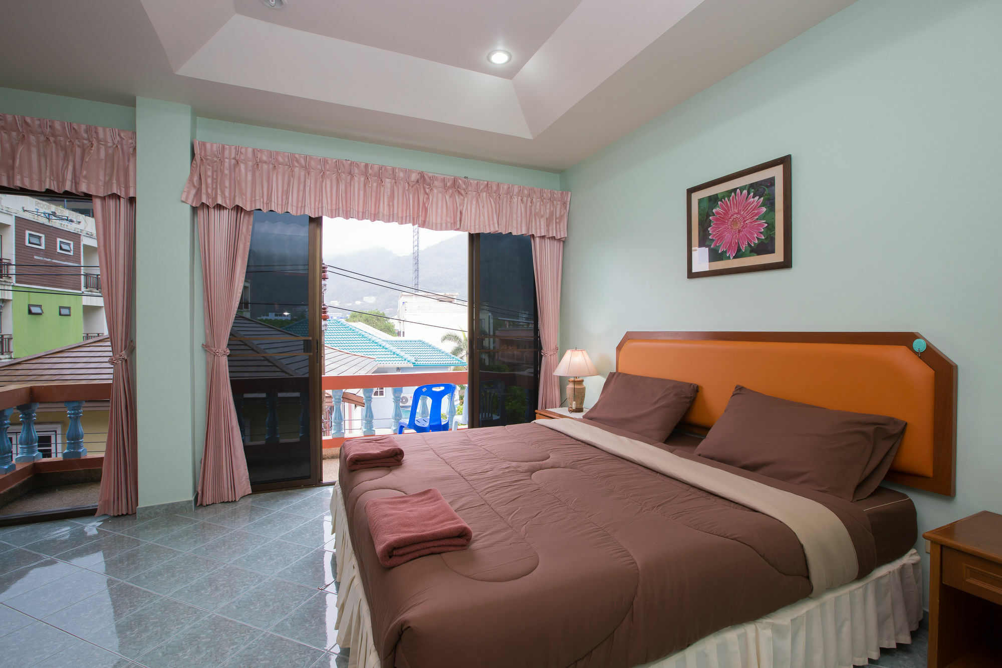 Chusri Hotel Patong Extérieur photo