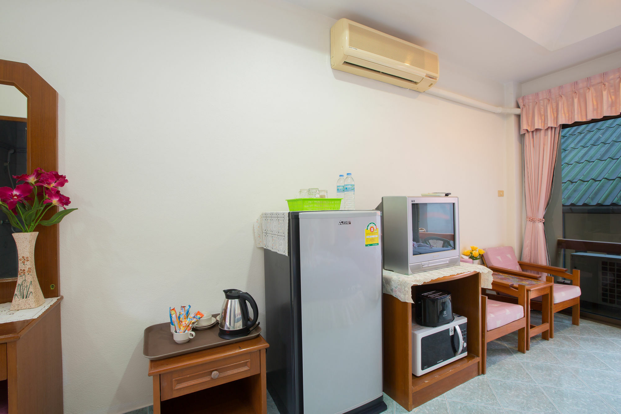 Chusri Hotel Patong Extérieur photo