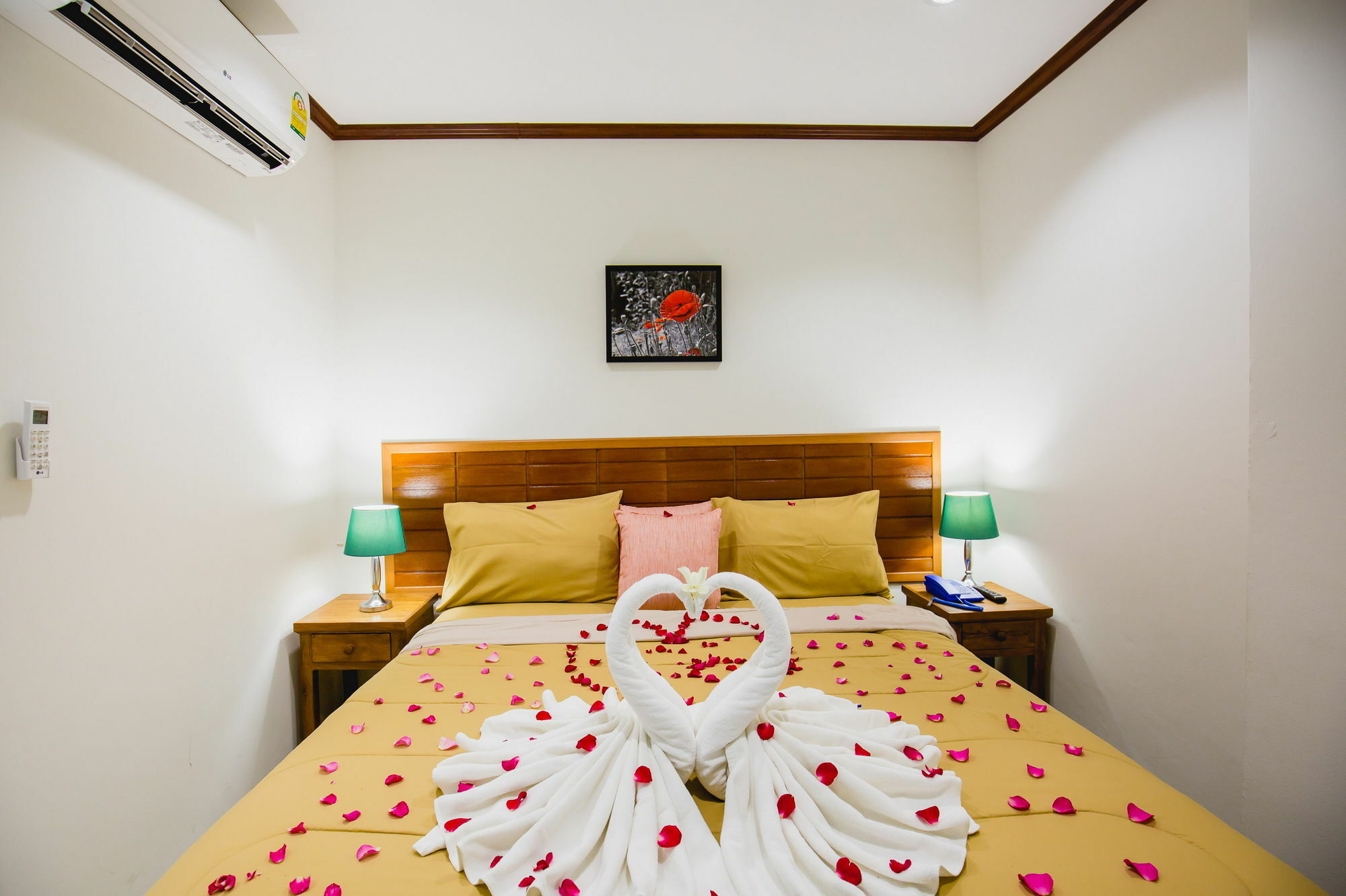 Chusri Hotel Patong Extérieur photo
